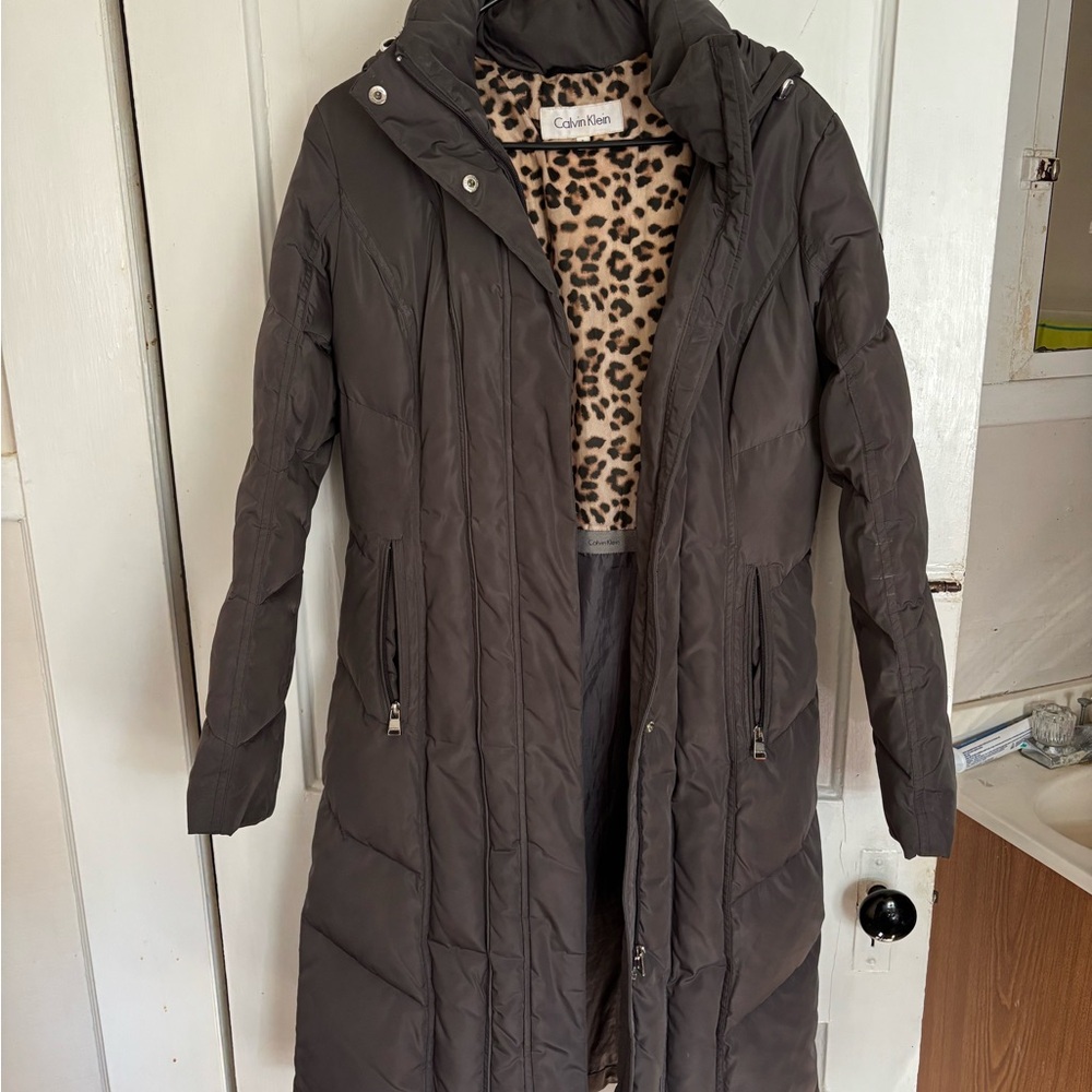 Calvin Klein Gray Puffer Jacket for Cold Weather